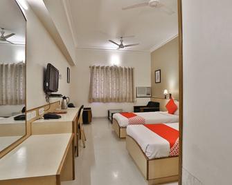 Hotel Harmony - Rajkot - Bedroom