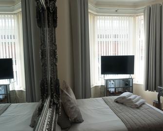 The Kings Cross Hotel - Blackpool - Bedroom