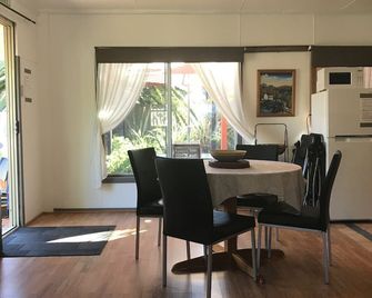 1 Bedroom Beach Studio7 - Lancelin - Comedor