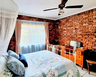 Children-friendly charming house with barbeque & garden | Close to the beach | Pets allowed - Kenton on Sea - Slaapkamer