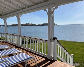 Beautiful Cape Home w/Private Beach and Spectacular Sunsets - Bourne - Balcony