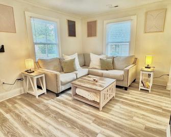 Spectrum | No Cleaning|Dog Fee | Bank of America | Downtown | Fenced Yard | - Charlotte