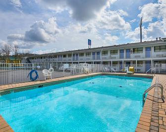 Motel 6 Chattanooga East - Chattanooga - Bể bơi