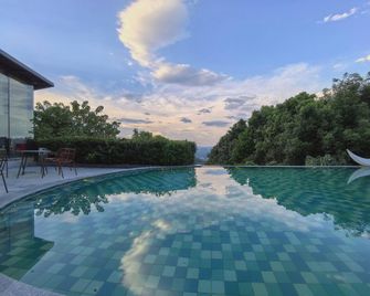 816 Starlight Homestay (Chongqing) - Chongqing - Pool