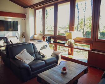 Guest House La Selvotta - Formello - Obývací pokoj