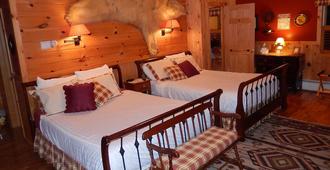 Kiwassa Lake Bed & Breakfast - Saranac Lake - Bedroom