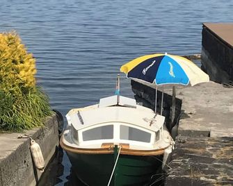 Lakeside Apartment Retreat in Oughterard Connemara - Oughterard