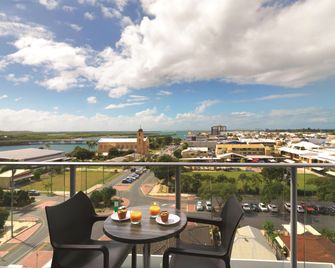 Oaks Mackay Rivermarque Hotel - מאקאי - מרפסת