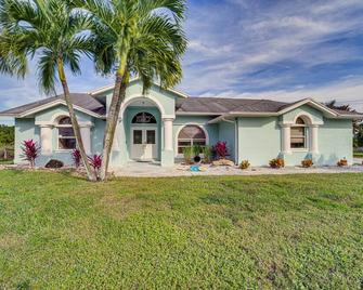 Port St Lucie Canal-Front Home with Heated Pool! - Port St. Lucie - Building