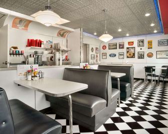 Travelodge by Wyndham Cheyenne - שאיין - מסעדה