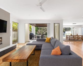 Seaside Beach House - Marcoola - Sala de estar