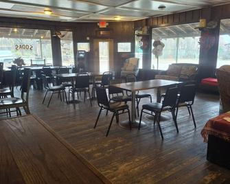 Rustic Western Themed Hotel with amazing ameneties! Host your gathering with us - Tipton - Restaurante