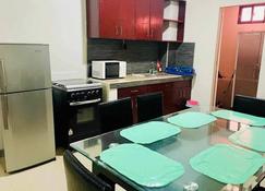 2-bdrm With car free on monthly rental near Clark, Angeles City - Angeles City - Kitchen