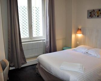 Le Lion D'or - Limoges - Bedroom