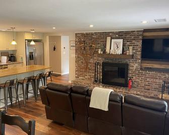 Winnisquam Lake House - Belmont - Living room