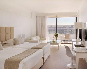 Grecian Bay Hotel - איה נאפה - חדר שינה