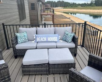 Beach Lake Retreat with Private Lake and Hot Tub - New Lisbon - Balcony