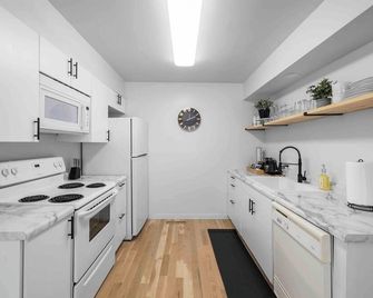 Elegant Modern 2BR Escape with Secure Garage Parking - Springfield - Kitchen
