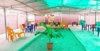 Pinnacle Base Motel - Lagos - Restaurante