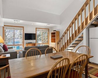 Palisades Tahoe Lodge Rentals Studio Loft #306 - 奧林匹克谷 - 餐廳