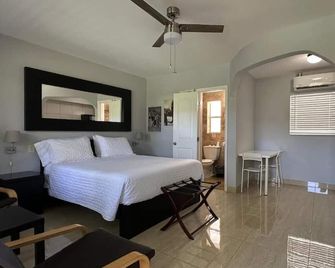 White Horse Motel - Lake Worth