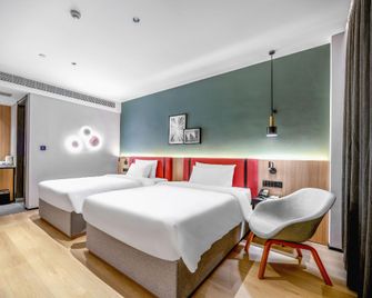 Campanile Hotel Nanjing South Station Daming Road Metro Station - Nanjing - Bedroom