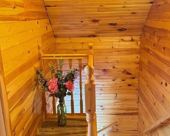 Cedarway Riverview Lodge-by Brudenell River overseeing golf course - Montague