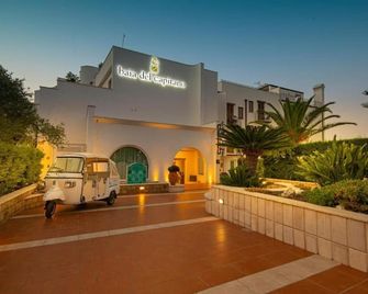 Hotel Baia Del Capitano - צ'פאלו - בניין