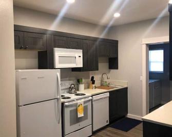 3143 Dover #2 · New Modern Quality Apartment #2 - Goodson - Longview - Küche
