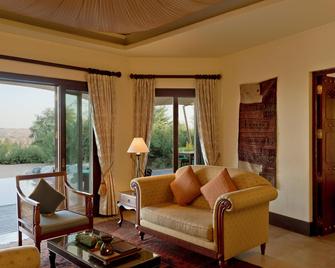Al Maha, a Luxury Collection Desert Resort & Spa, Dubai - Margham - Living room