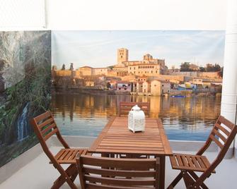 Pension Oasis - Zamora - Balcón