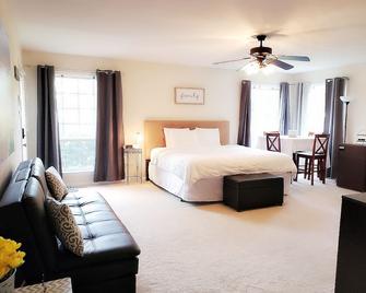 King Guest Suite - A Togar Vacation Rental - Chesapeake - Bedroom