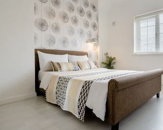 Tropical Garden Oasis Rooms - Birmingham - Bedroom