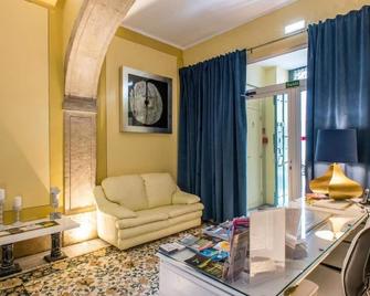 PH Downtown Suites - Lizbon - Oturma odası