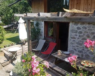 Authentic, spacious gîte in renovated farmhouse - Mont-Saxonnex - Patio