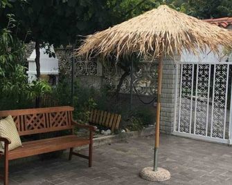 Vitedimare Apartment Sole Con Giardino E Parking - Muggia - Innenhof