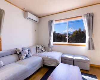 Ma Maison Mt. Fuji Kawaguchiko - Fujikawaguchiko - Living room