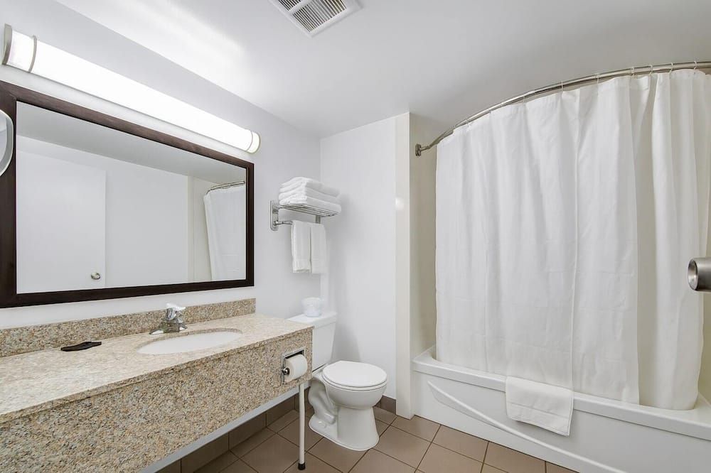 Deluxe Inn thumbnail 3