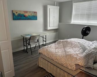 Tex Haven - close to many great amenities… - Timberlea - Chambre