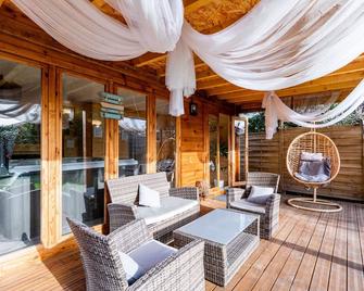 La Chambre Des Contes - N°3/3- Spa Privatif En Option En Juillet, Inclus En Aout - Boucau - Patio