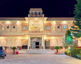 Hotel Jaipur Rajwada - Achrol - Edificio