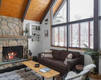 Charming 3-bedroom chalet with AC and WiFi in peaceful Winhall - Winhall - Salon