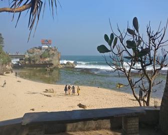 Winahyu Family Resort - Tanjungsari - Playa