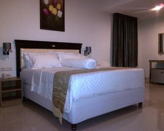 Hotel Pacific Makassar - Makassar - Bedroom