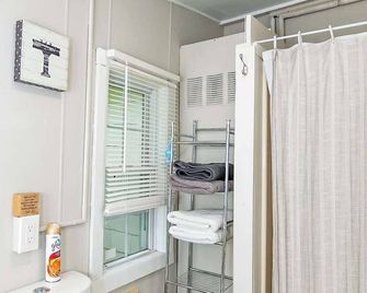 Camelback cottage - on ONE ACRE & near local attractions - Tannersville - Baño