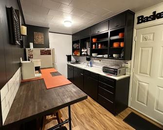 Pet friendly. Blocks to OSU - 0.7mi to BP Stadium! - Stillwater - Kitchen