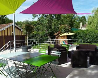 House 2 To 6 People In Very Beautiful Park With Private Heated Pool - Bar-sur-Aube - Patio