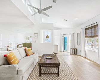 Island Cottage Inn - Flagler Beach - Wohnzimmer