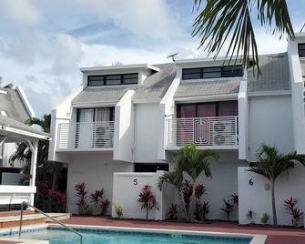 The Island Garden Hotel - Nassau - Building