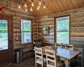 Creekside Cabin on 80 Acres! - Crawford - Dining room